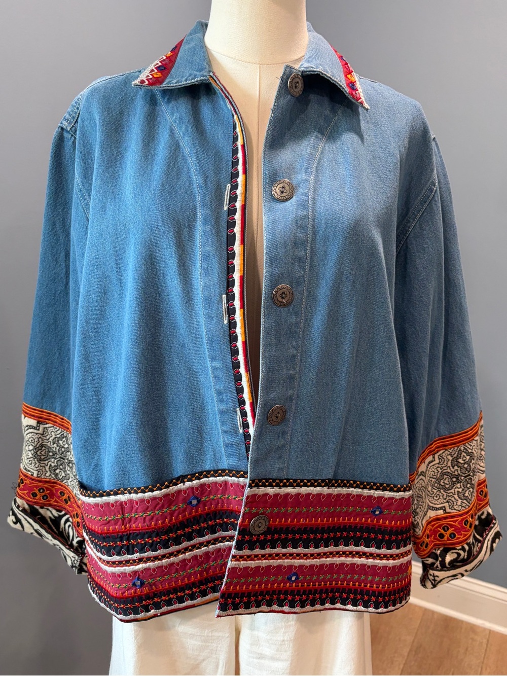 Vintage Chico’s Design Embroidered Denim Jacket Boho Patchwork Size 1